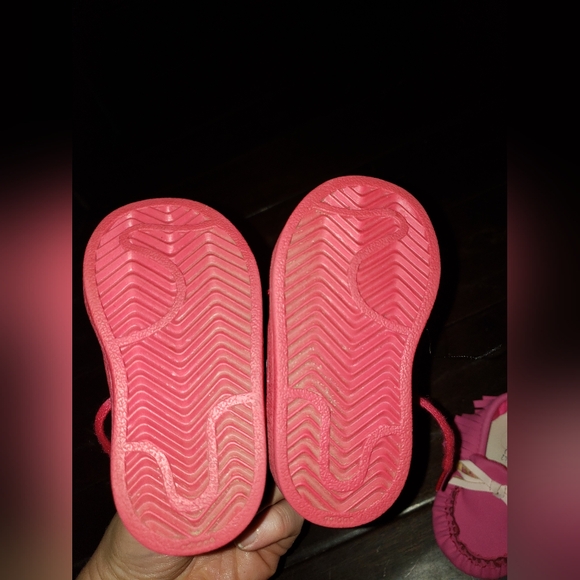 Baby size 4 Adidas - Picture 3 of 3